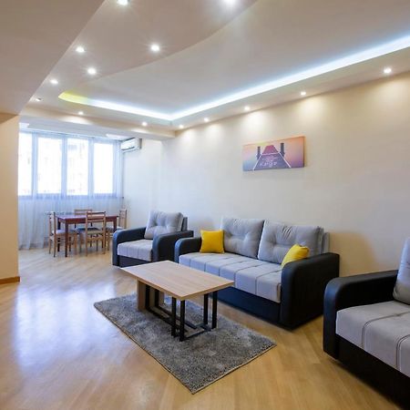 Umba Apartment N4 - Balcony And Mount Ararat View Jerevan Eksteriør billede